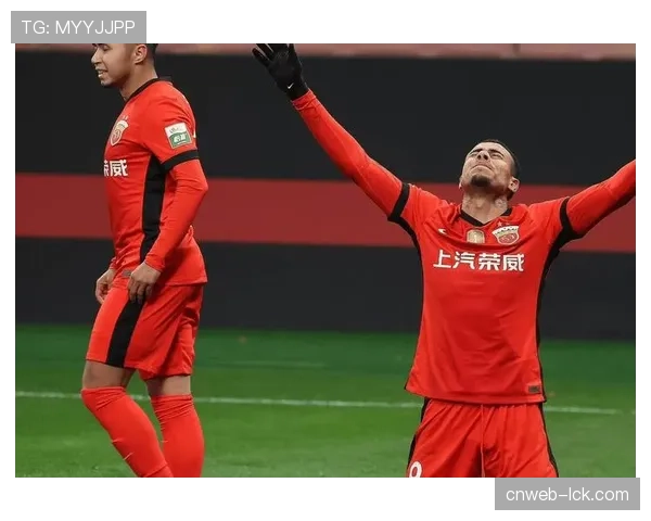 山东泰山2-0客胜上海海港，防守反击战术奏效