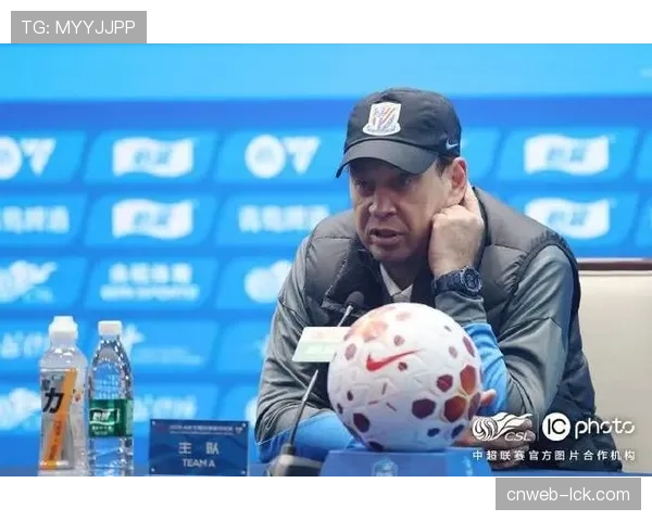 【2026年4月中超联赛·人物·专访专访上海申花主帅：详解赛季初强化边后卫内收肋部战术的意图